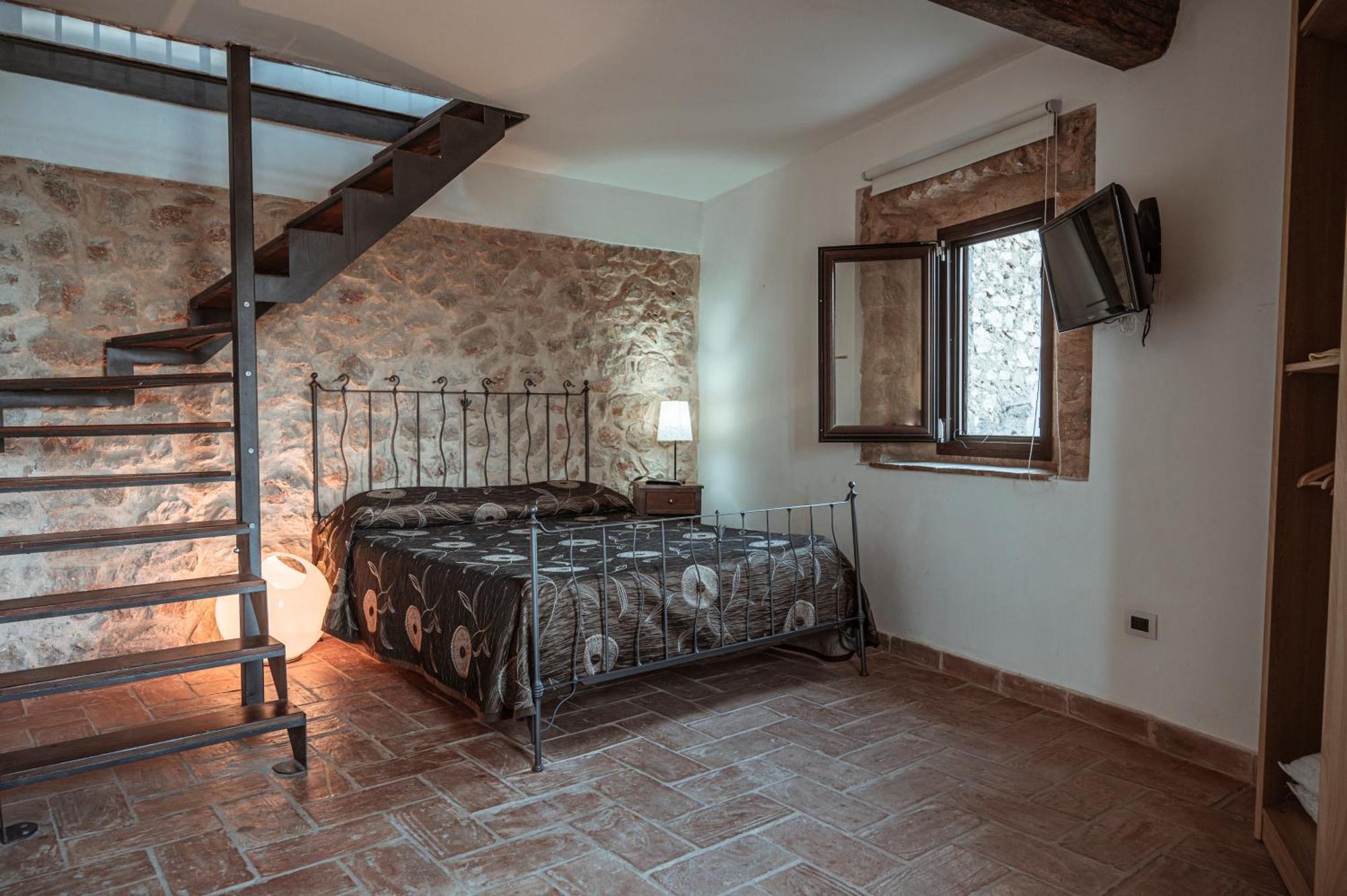 Bed and Breakfast Locanda Persei Prossedi Экстерьер фото