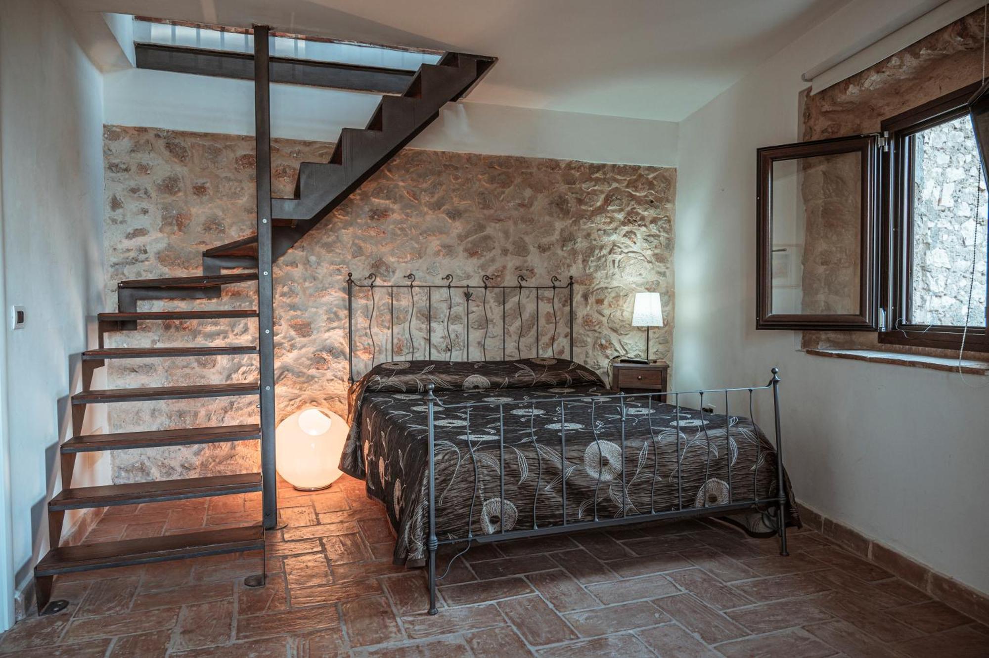 Bed and Breakfast Locanda Persei Prossedi Экстерьер фото